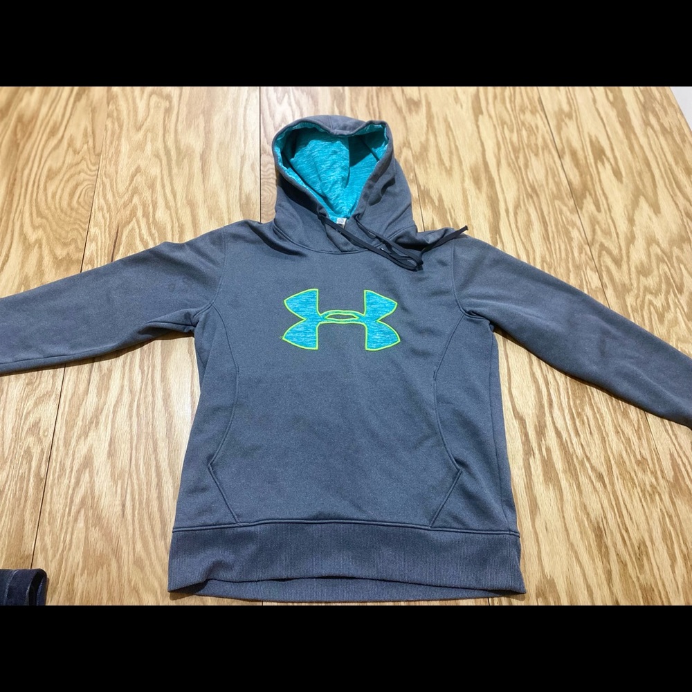 Women’s medium under armor sweatshirt